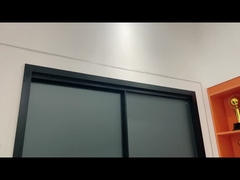 16Puerta corredera muy estrecha.